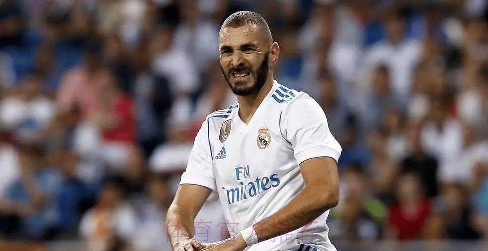 本泽马率半支皇马力克强敌 对手球迷都被征服